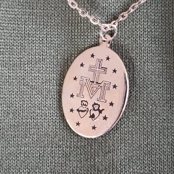 Beautiful Virgin Mary Pendant Lady Blessed Mother - Picture 2 of 5